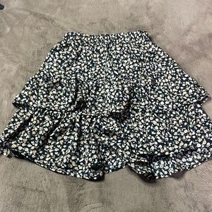 Super cute ruffled skirt